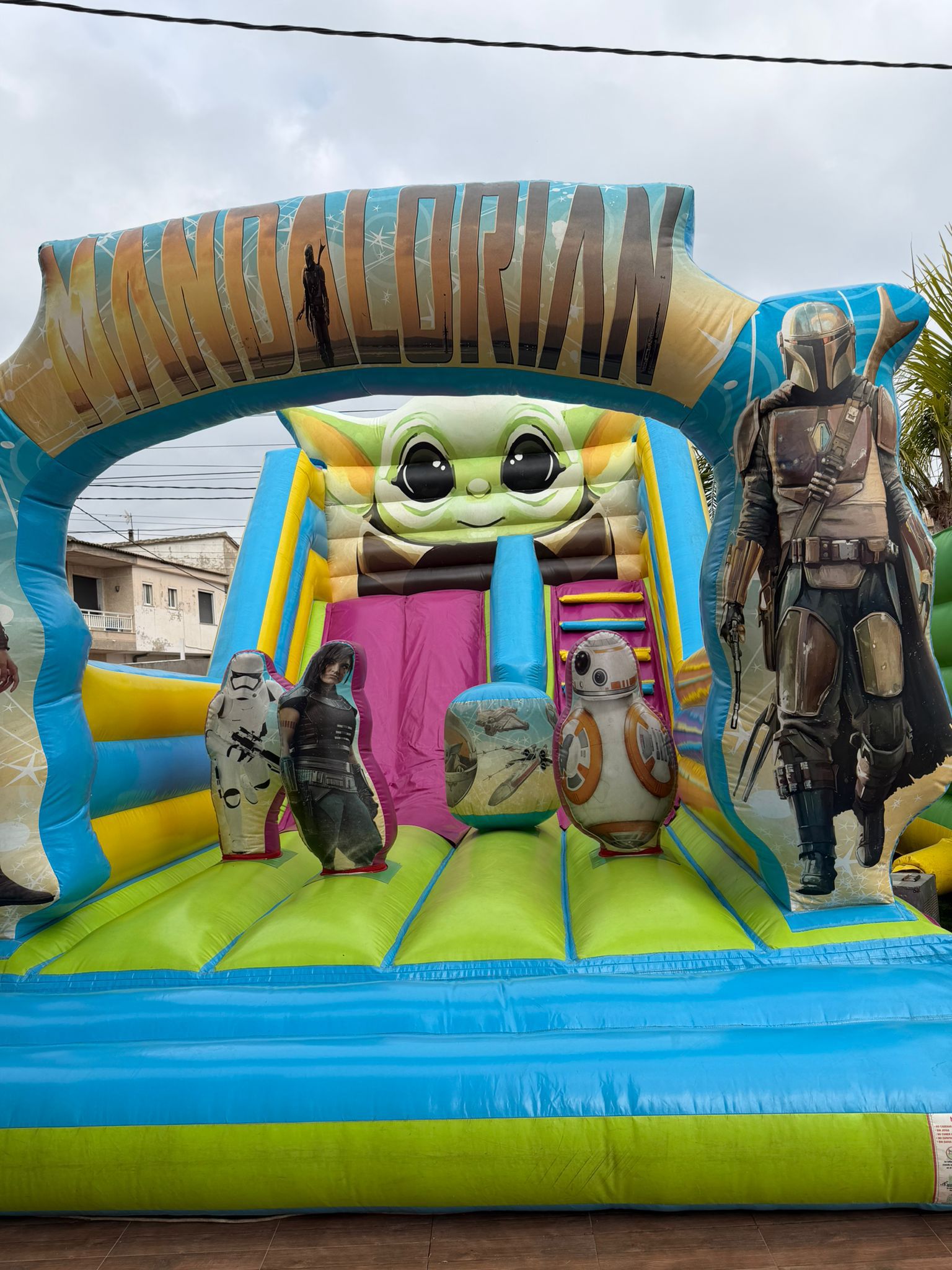 Castillo Hinchable de Star Wars Mandalorian en Murcia alquiler