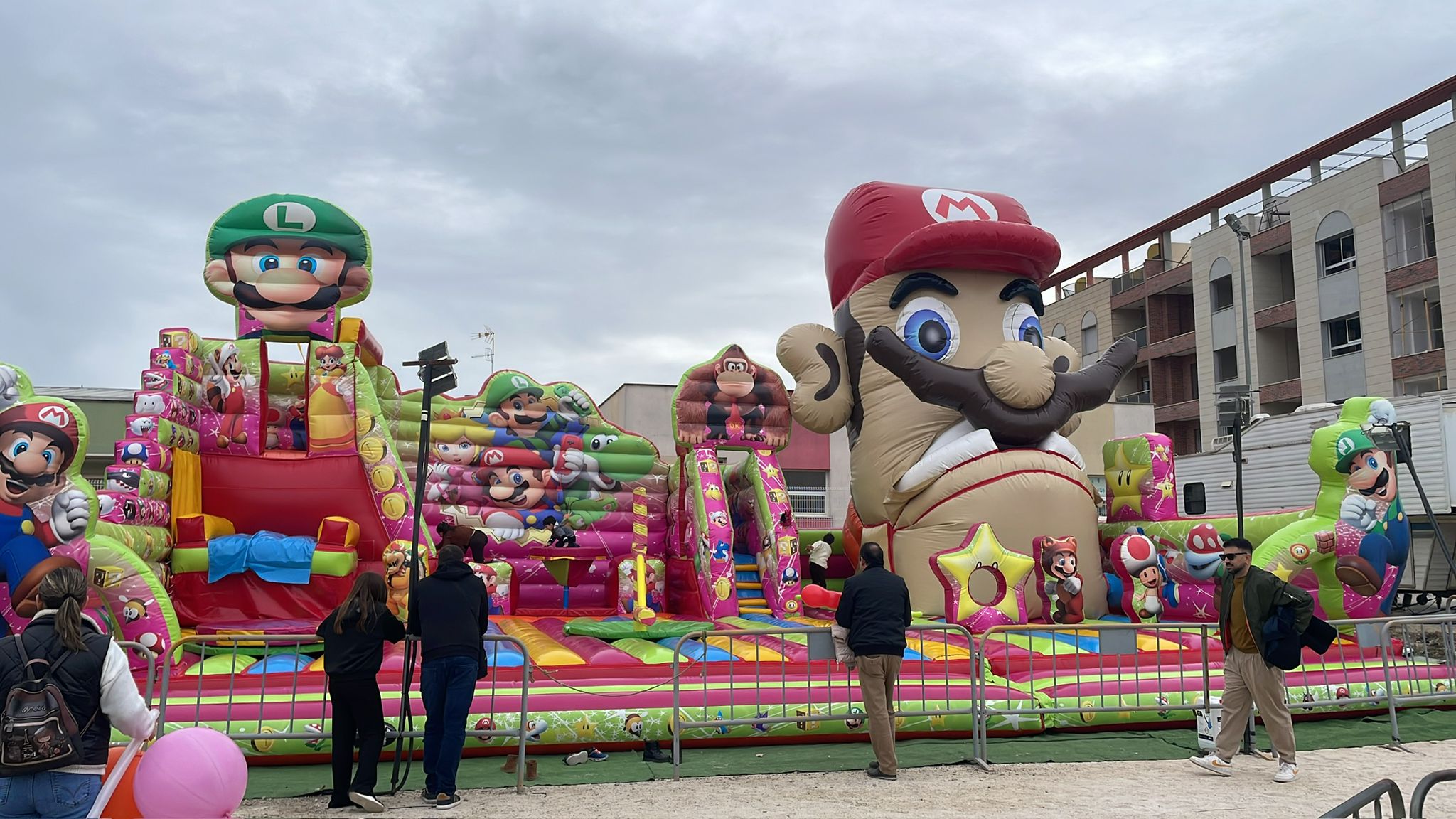 Alquiler Castillo Hinchable Super Mario XXL 16x10 metros Murcia