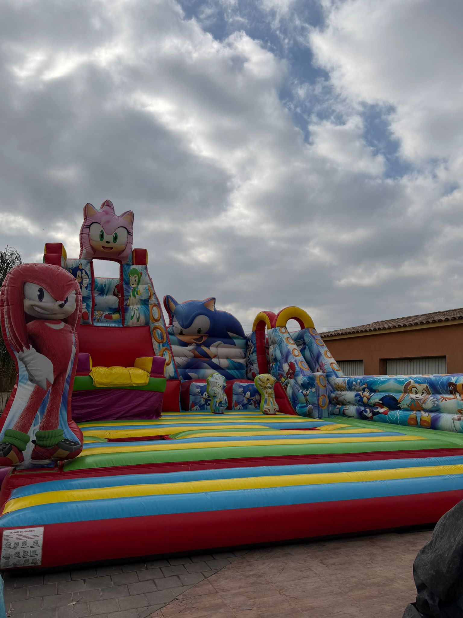 Alquiler Castillo Hinchable temático de Sonic the Hedgehog Murcia