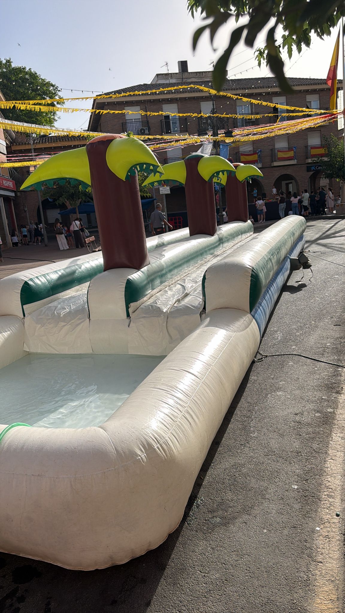 Alquiler de hinchable de agua tropical 12x4 metros para fiestas de verano en Murcia